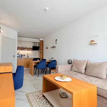 Апартаменти - Beachfront - Zlatna Kotva A60 *