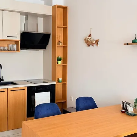 - Beachfront - Zlatna Kotva A60 Апартаменти *